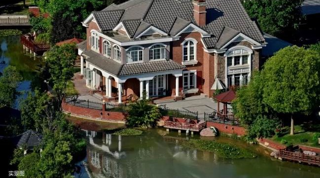 一湖潋天地，一墅悦人生